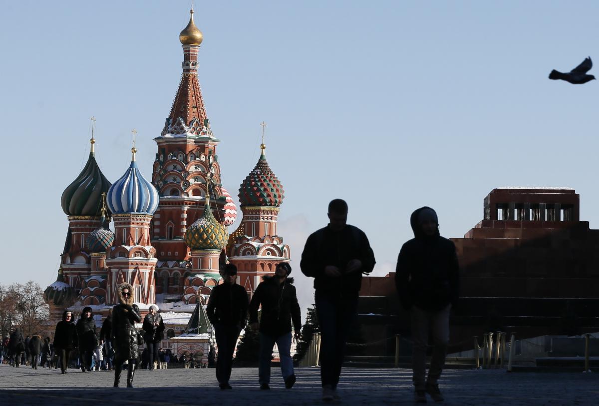 "Пришлось изощряться и насиловать историю", - блогер пояснил, почему санкции России являются смешными и бредовыми
