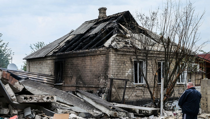 Последствия обстрела Кировского района Донецка: дома, превратившиеся в груды мусора