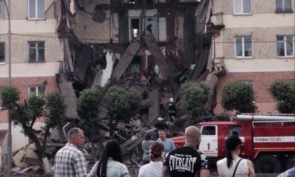 Катастрофа в жилом доме Междуреченска: в подъезде рухнули перекрытия на всех этажах, есть жертвы