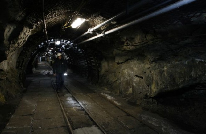 Трагедия на шахте в “ЛНР”: после взрыва под землей заблокированы 9 горняков. Их судьба не известна
