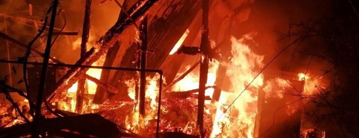 Под Полтавой неизвестные сожгли храм ПЦУ: от церкви почти ничего не осталось