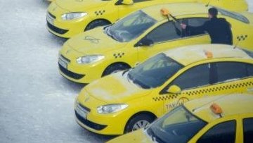 В Москве произошла массовая драка таксистов из-за права обслуживать рынок