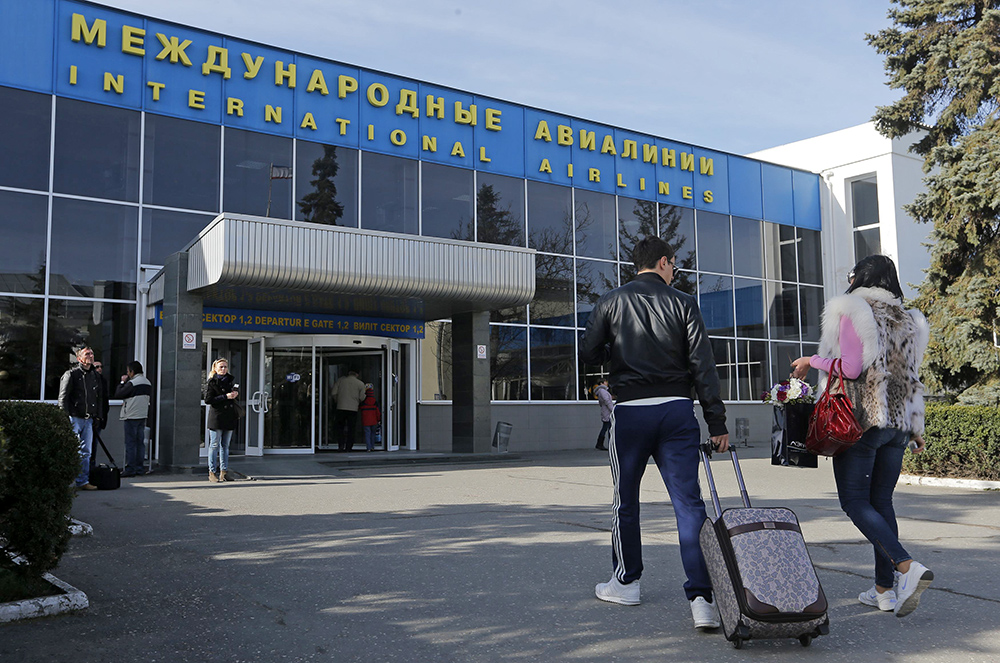 ​Оккупационные власти Крыма высмеяли решение Рады о переименовании аэропорта Симферополь