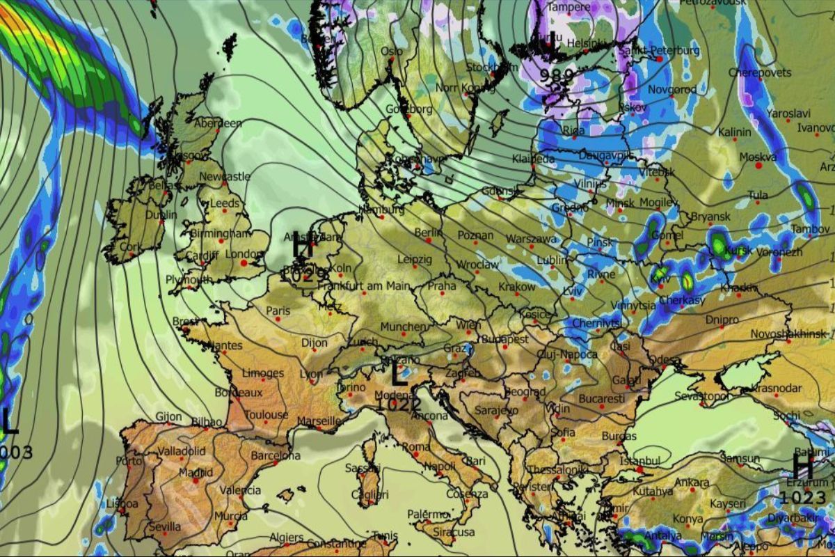 Штормовой понедельник: синоптик прогнозирует похолодание, дожди и сильный ветер по всей Украине