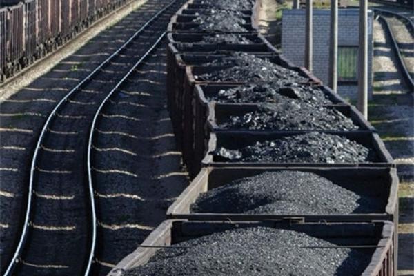 Путин разрешил: Россия возобновляет поставки угля в Украину