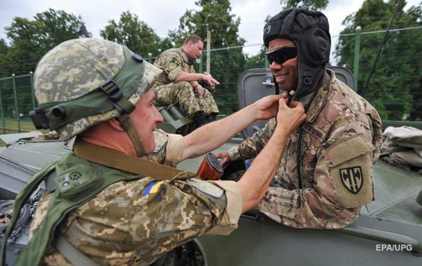 ​Порошенко дал добро на присвоение военным иностранцам статуса украинского гражданства