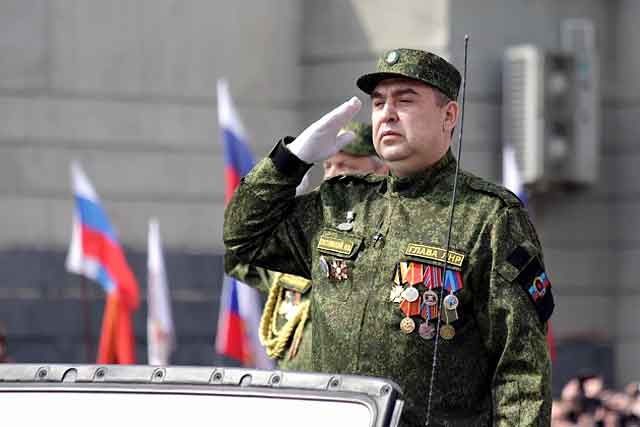 Отжать и переименовать: Плотницкий до Нового года “национализирует” все АЗС