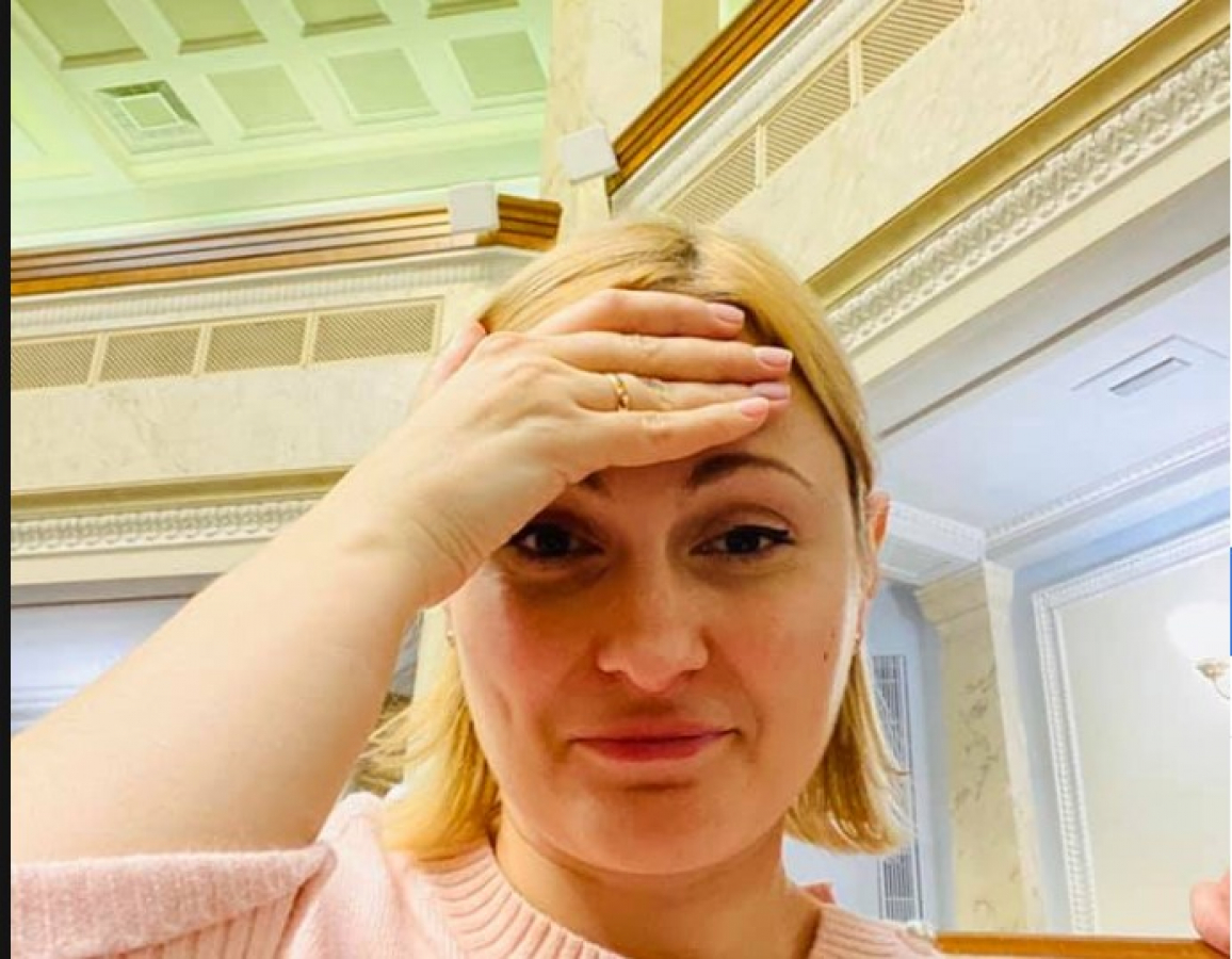 "Мне очень стыдно", - депутат "Слуги народа" извинилась за голосование по законопроекту Зеленского 