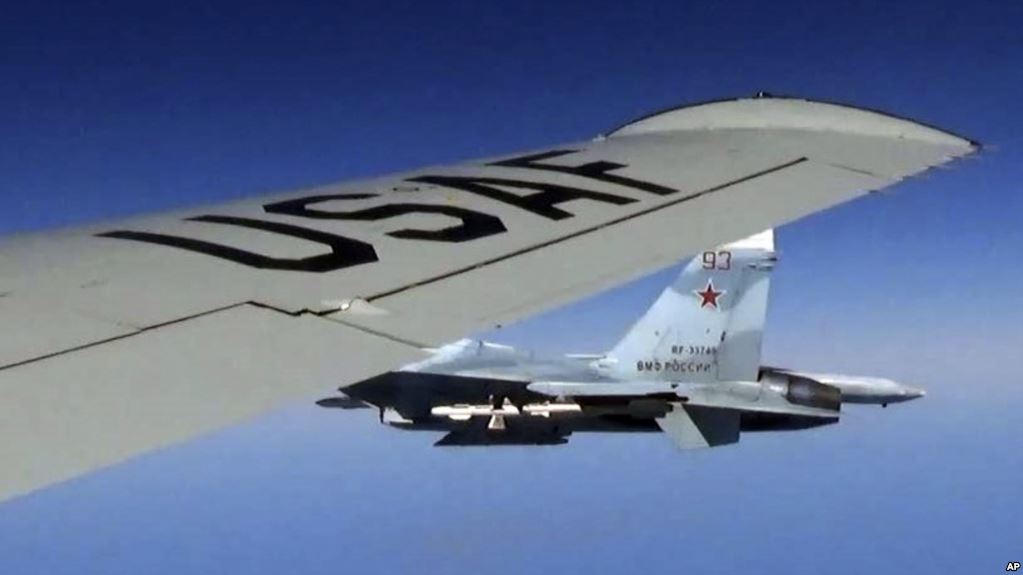 Россия перехватила самолет США возле Крымского полуострова – кадры 