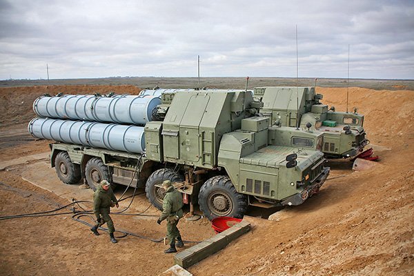 ​В Минобороны РФ уверяют, что российский зенитно-ракетный комплекс С-300 в Сирии ни для кого не представляет угрозы