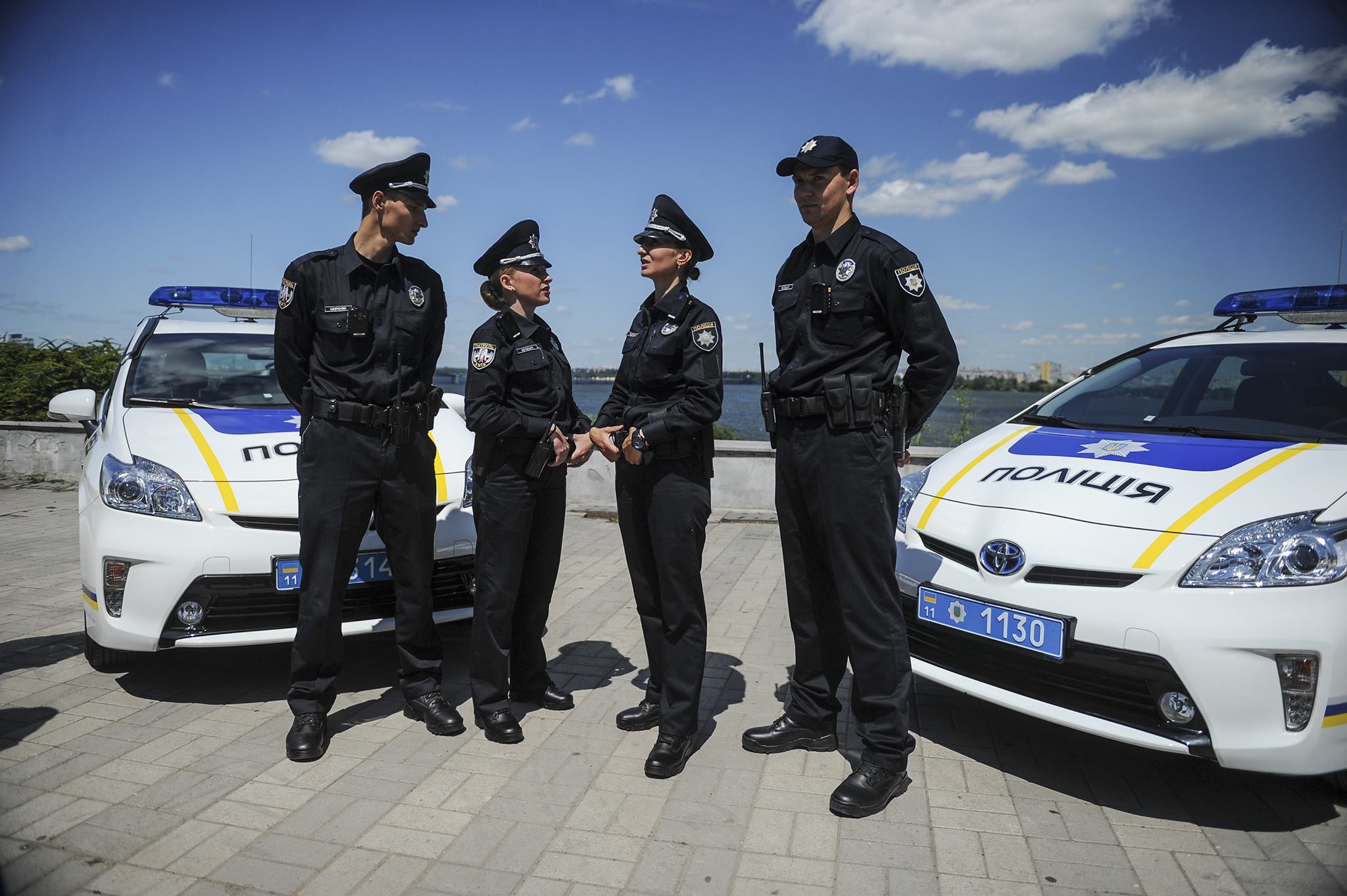 Яценюк объявил о старте работы патрульной полиции в Черновцах