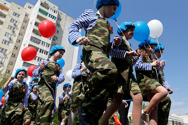 Скрепы довели: российских школьников учат правильно погибать в войне с США