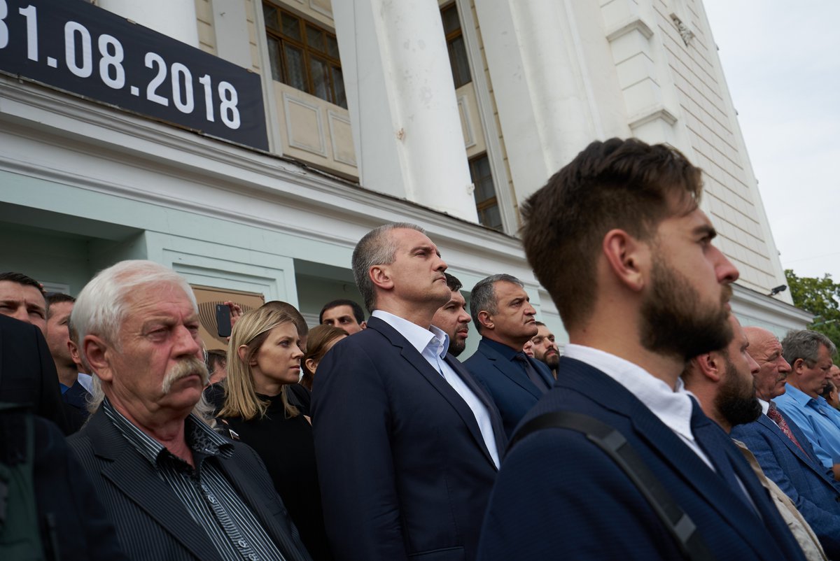 Фото Поклонской на похоронах Захарченко взорвало Сеть: пользователи отметили знаковую деталь