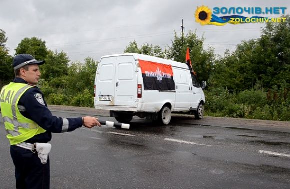 ​«Правый сектор» во Львове проверяет машины из Донбасса и военных