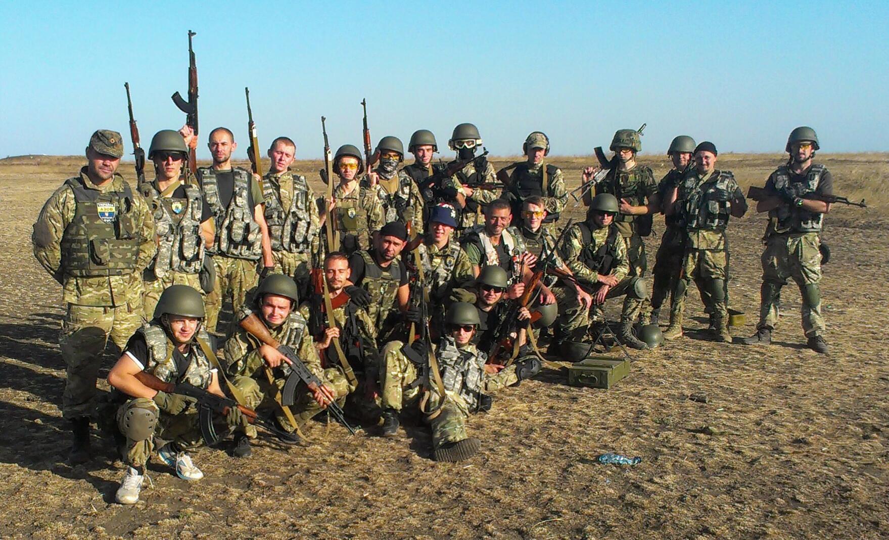 Бойцы "Азова" заняли новые позиции на Донбассе: местные жители просят остаться и защитить их
