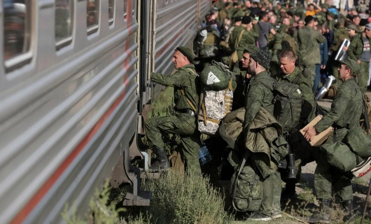 Попытка Путина сделать из оккупантов "новую элиту" терпит крах: у россиян массовый страх перед "героями СВО"