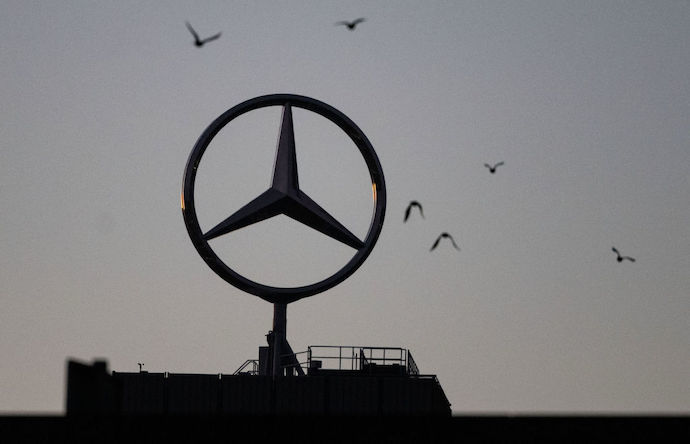 Россияне могут попрощаться с "Мерседесами": компания Mercedes-Benz уходит с рынка РФ
