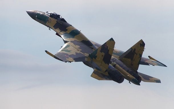 Воздушные силы Украины сбили российский военный самолет "Су-35" в Курской области