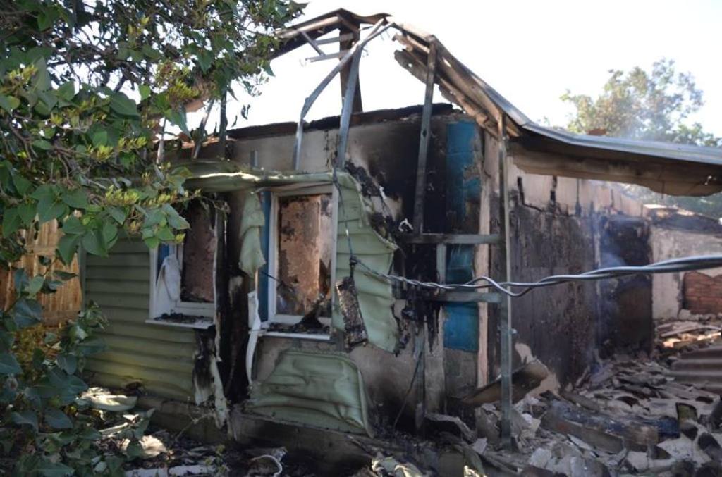 Кровавый обстрел мирных жителей в Зайцево: в Сети появились жуткие кадры сгоревших домов после атаки террористов 