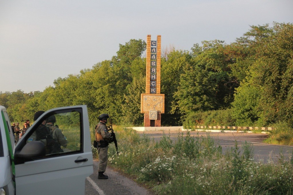 МВД: в освобожденных городах Донбасса будут искать помогавших ополченцам граждан
