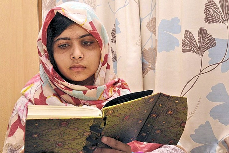 Нобелевскую премию мира вручили 17-летней пакистанке за борьбу за права детей