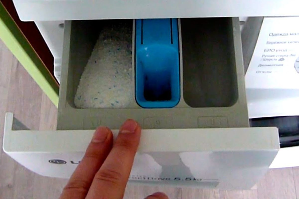 Зачем в стиральной машине в лотке для порошка три отсека: важные функции