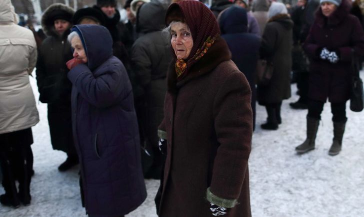 "Над нами издеваются! Хотят, чтобы мы тут вымерли", - пенсионерка из Донецка проклинает власти "ДНР", рассказав о реальной обстановке в городе