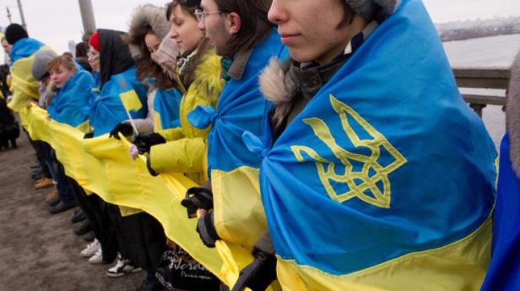 Торжественная акция в Киеве ко Дню Соборности: "живая цепь" объединит два берега Днепра огромным флагом Украины