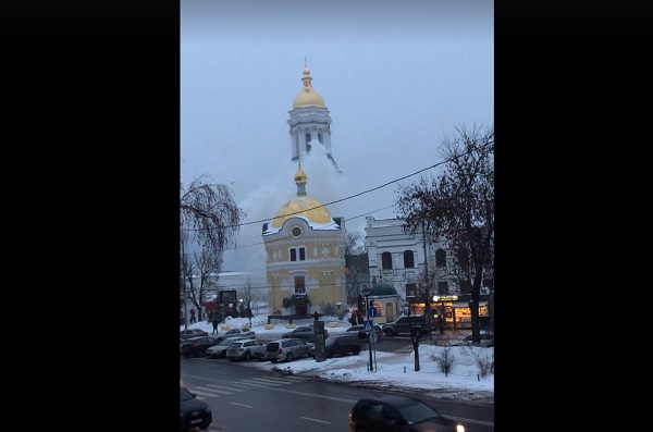 ЧП на территории Киево-Печерской Лавры: в Сети появилось видео пожара