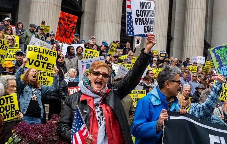 "Никаких королей": в США прошли массовые протесты против Трампа