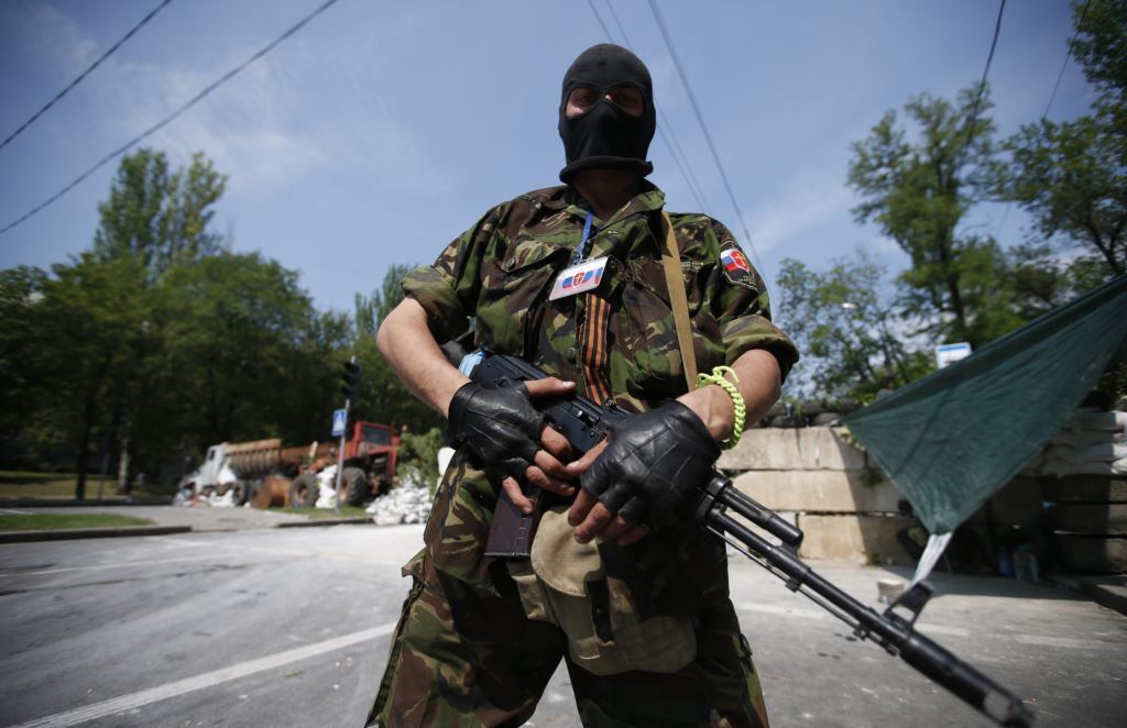 В Торецке "работают" над еще одним пойманным боевиком "ДНР" - житель Макеевки сдался Украине