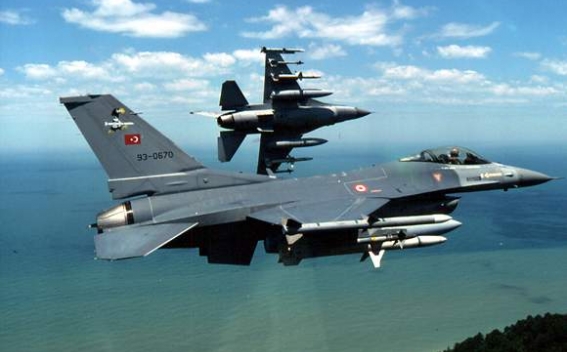 Турция нанесла мощные авиаудары по курдам в Ираке