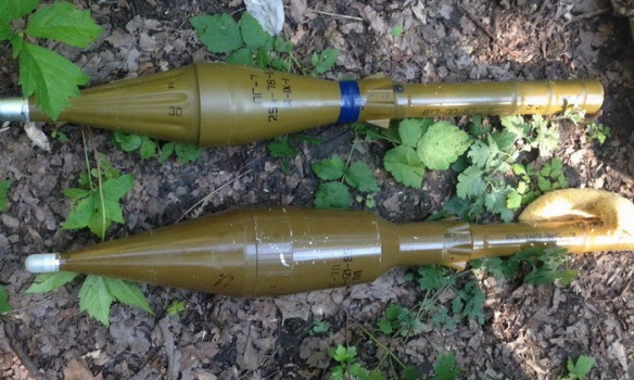 Правоохранительные органы на Донбассе обнаружили тайники с оружием