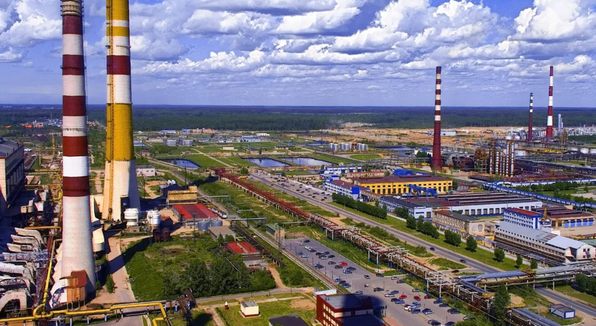 Второй по мощности НПЗ России снова остановлен после удара Украины – Reuters