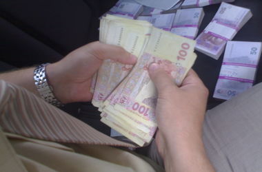 Чиновницу из киевской фискальной службы задержали на взятке