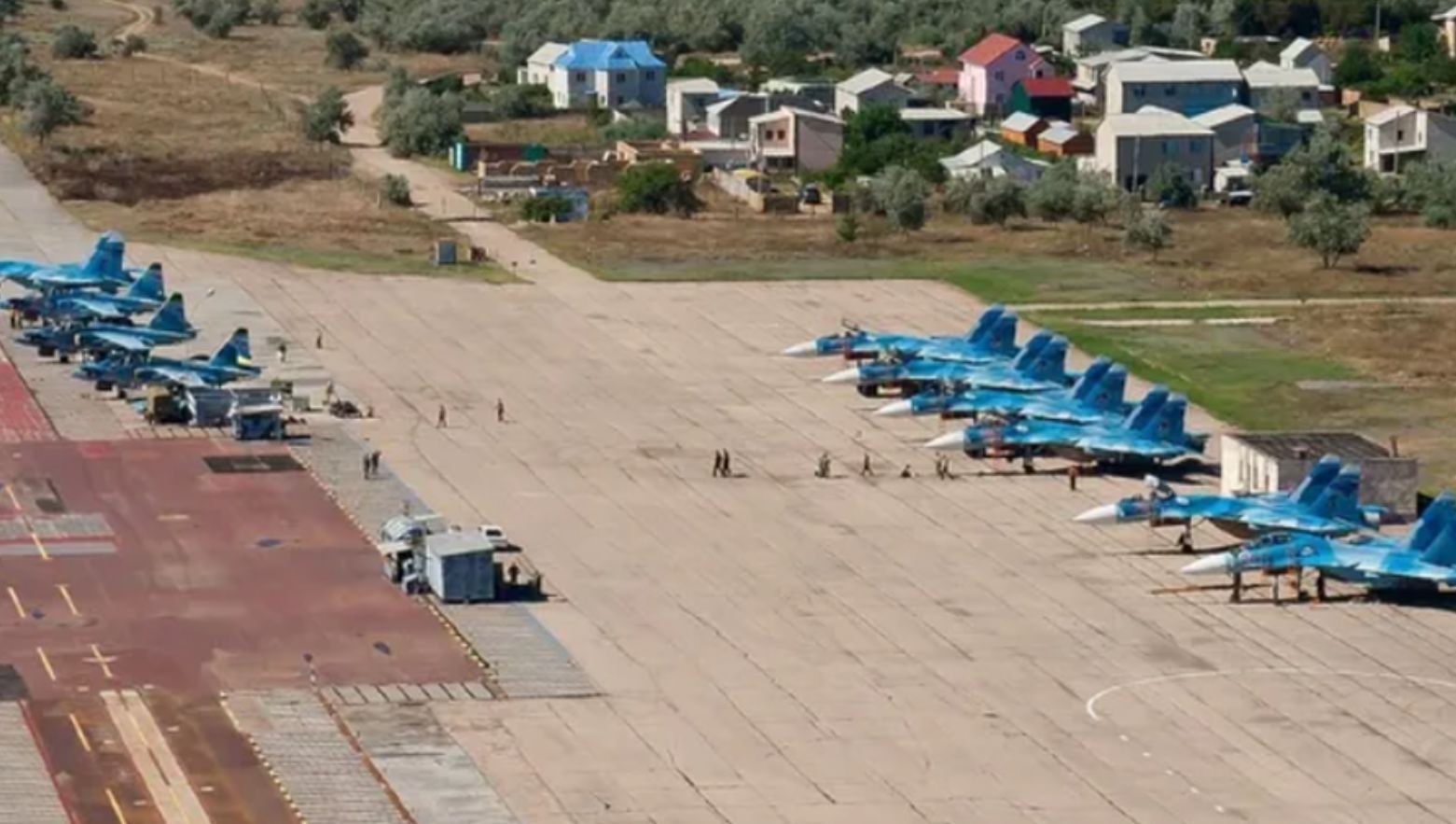 Удар ВСУ по военному аэродрому "Кущевская" в РФ: появились спутниковые фото повреждений