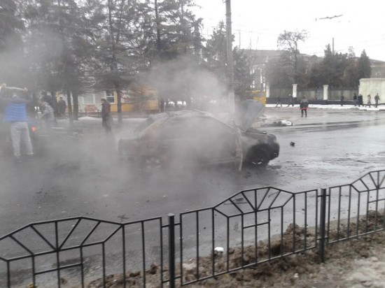 В Донецке с криками "фашисты" на месте расстрела остановки избили украинских военных