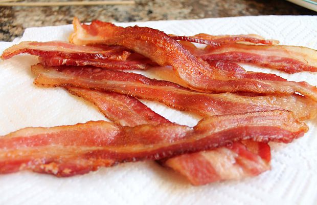 В Швеции жестко наказали мужчину, который у себя на родине ел свинину перед мусульманскими женщинами