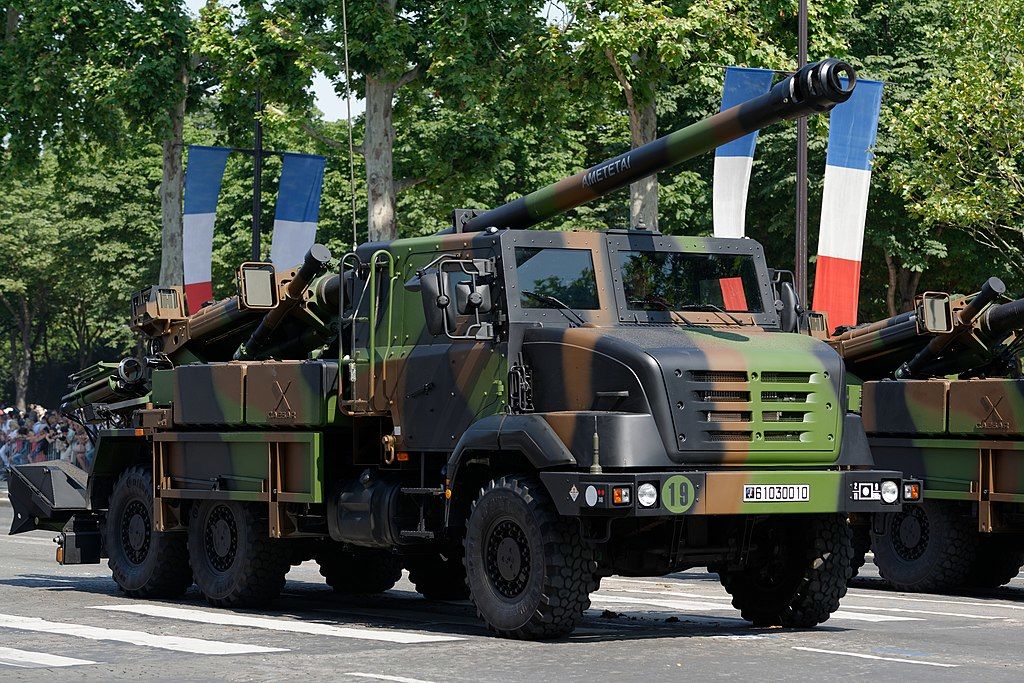 ​Ударный кулак ВСУ становится мощнее: Франция поставит Украине еще 12 CAESAR