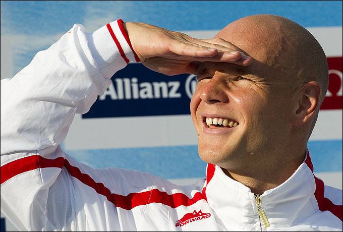 Наглое ограбление: на улице в Рио вооруженные люди "обчистили" российского пловца Коротышкина