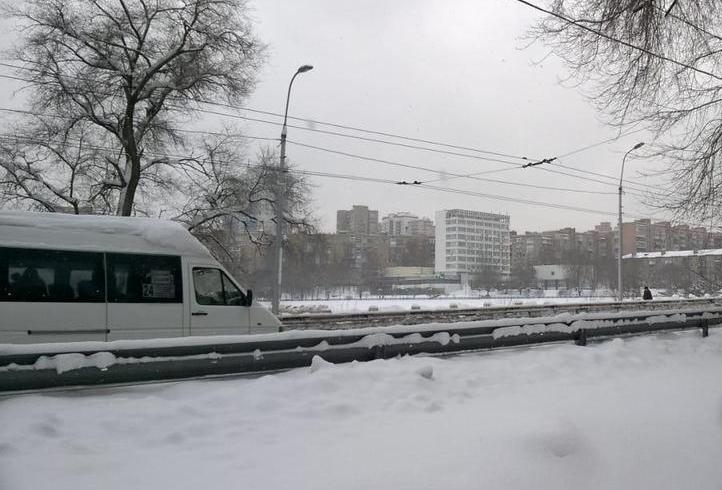 "Снег-бандеровец" подло напал на боевиков "ДНР": оккупированный Донецк погряз в огромных сугробах - кадры из Сети