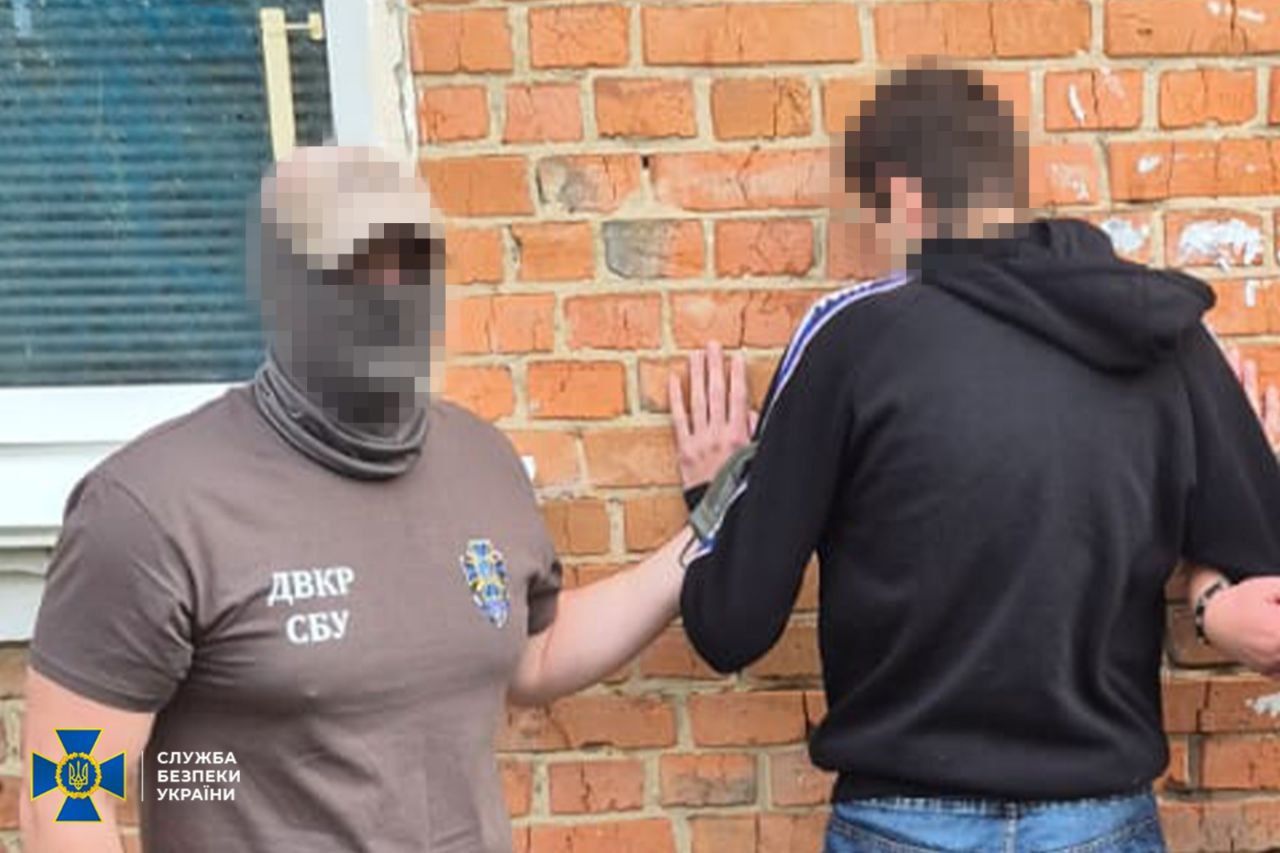СБУ задержала в Сумах 22-летнего информатора ФСБ: сливал данные о передвижениях ВСУ возле линии фронта