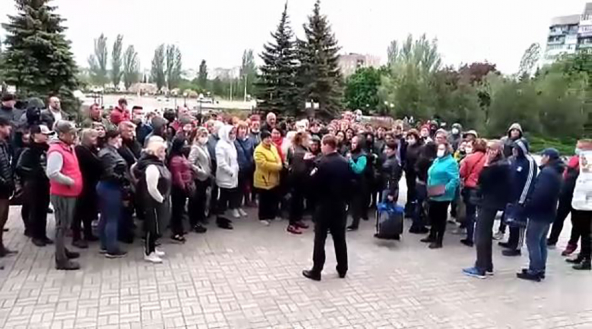 В Алчевске начался "голодный бунт" - бизнесмены устроили массовый пикет: "За что кормить детей!"