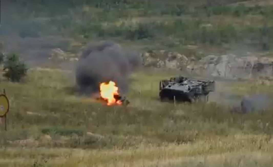 Разведчики ВСУ разгромили "противника" на Донбассе: мощные взрывы и горящие танки попали на видео