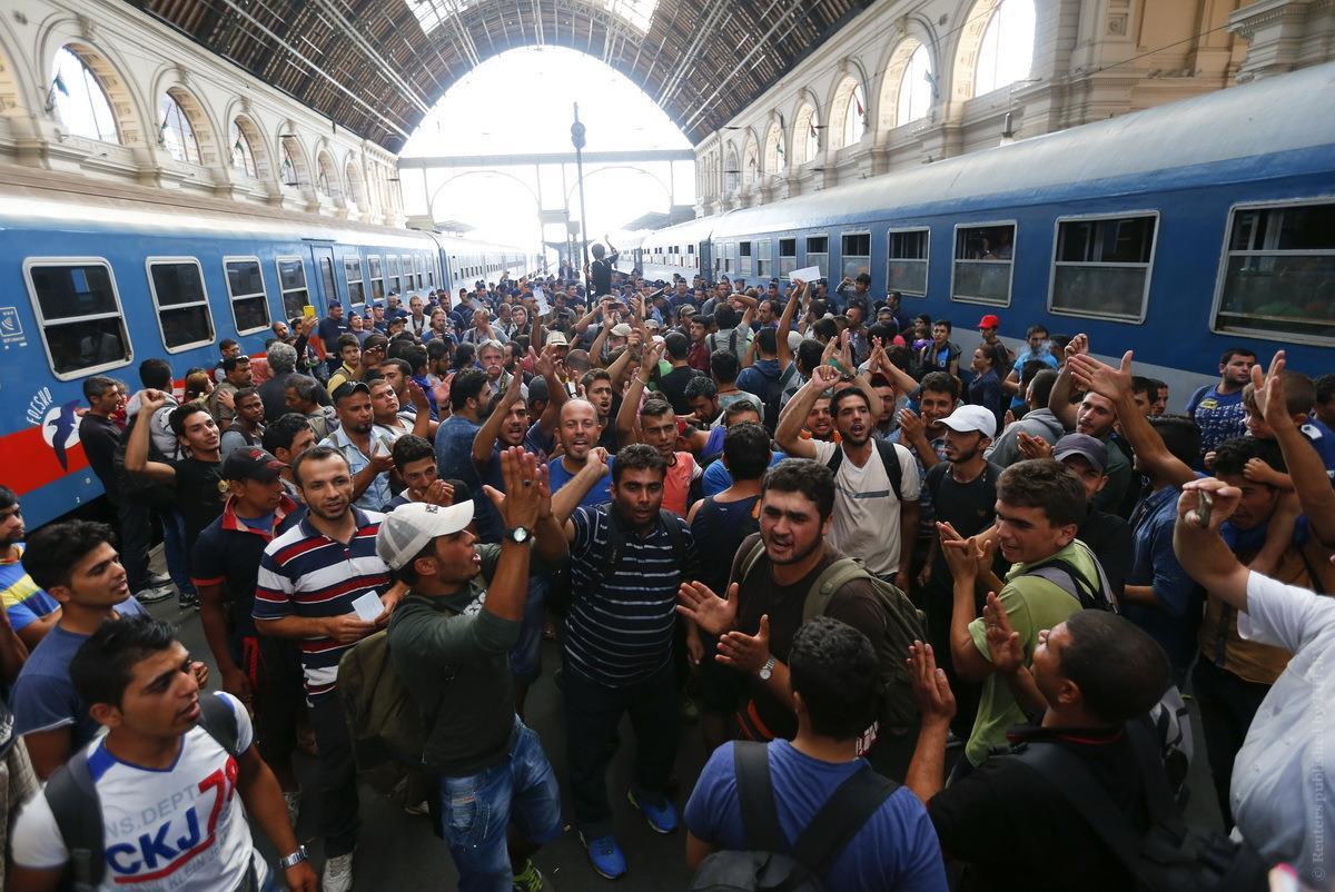 Швеция высылает беженцев из страны: депортация 80 тыс. человек займет годы