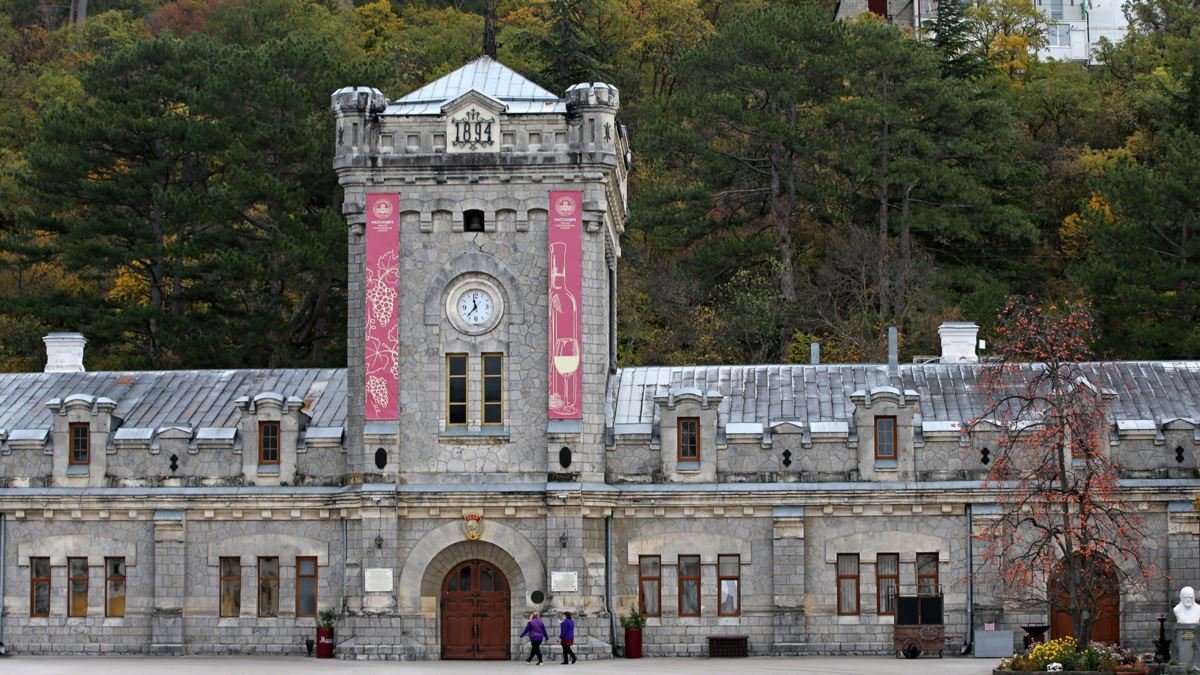 Друга Путина обвинили в военном преступлении из-за покупки концерна в Крыму