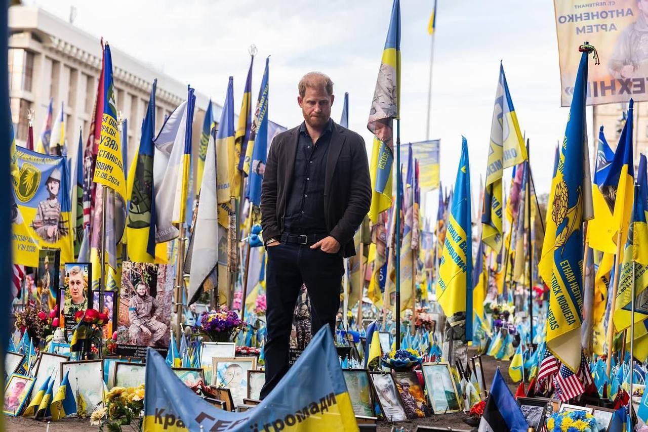 “Одна из самых печальных вещей”, - принц Гарри рассказал о посещении мемориала погибшим в Киеве