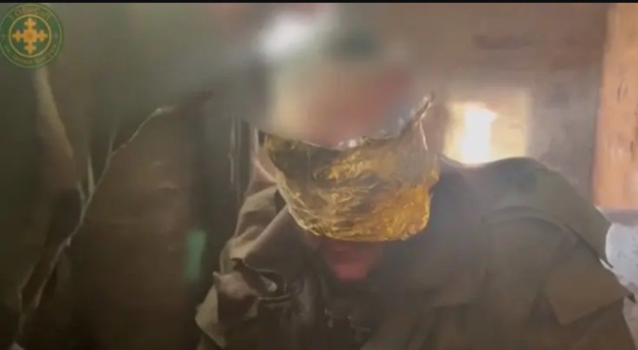 Появилось видео, как украинский спецназ взял в плен "вагнеровца" под Бахмутом