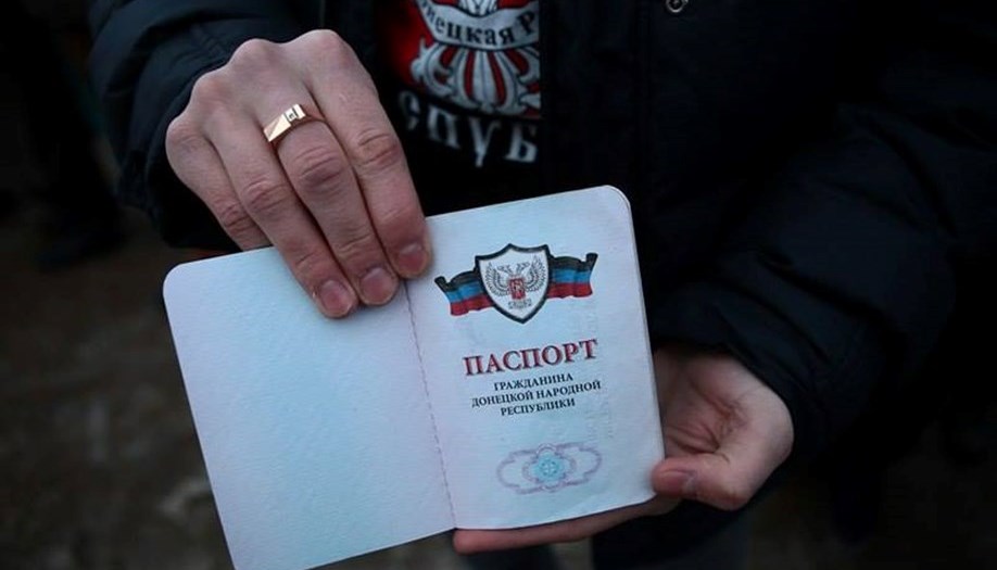 "Абонемент на заселение в тюрьму", - соцсети смеются над сепаратисткой из Харькова, которая получила паспорт "ДНР"