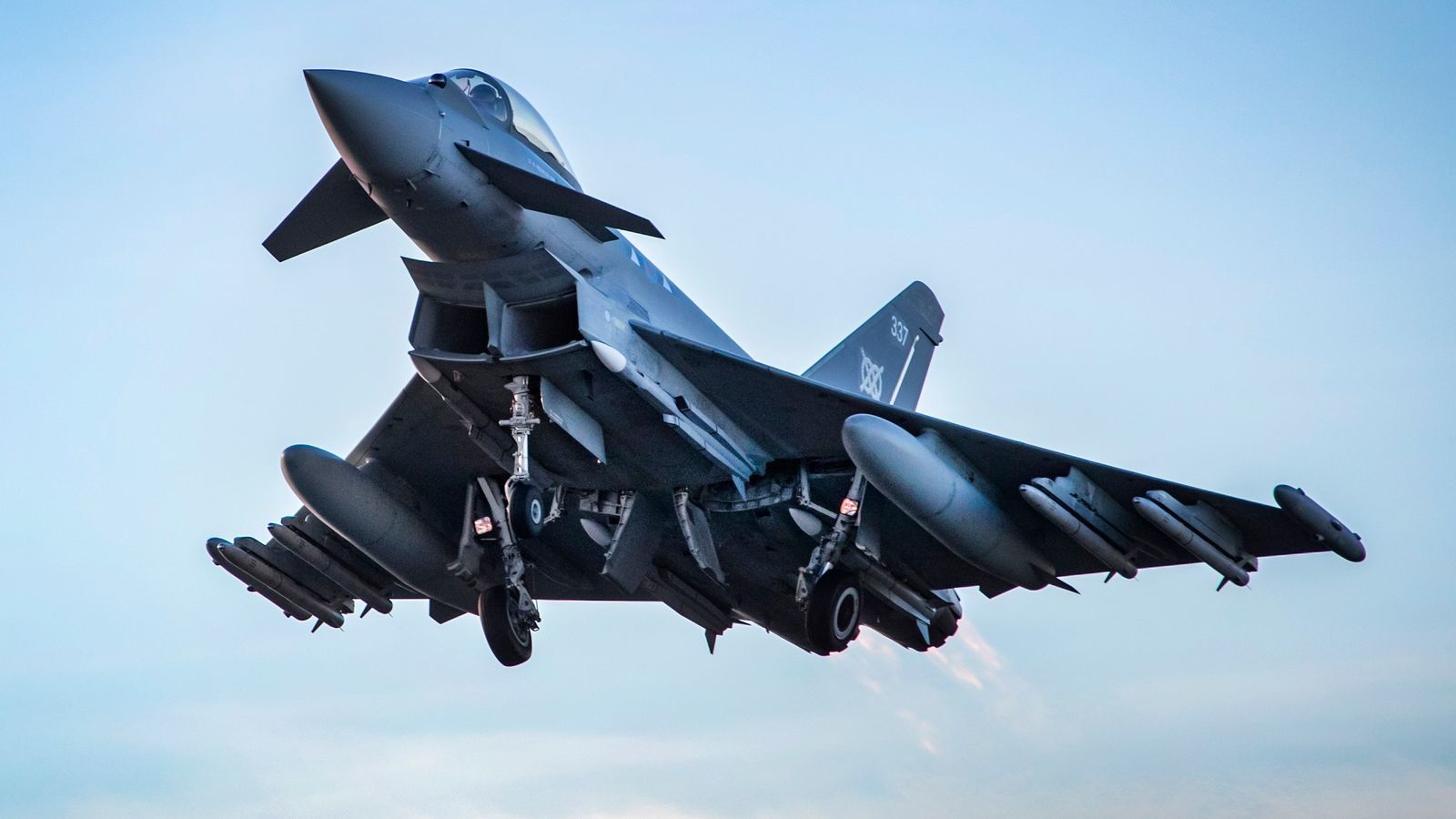 Великобритания бросила вызов Путину: Королевские ВВС готовы "летать и сражаться"